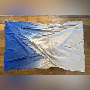 💖5 for $50💖BENCH Blue and White Women's Infinity scarf